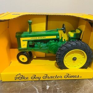1994 ERTL Antique John Deere 720 Tractor 1:16 Diecast Model NRFB